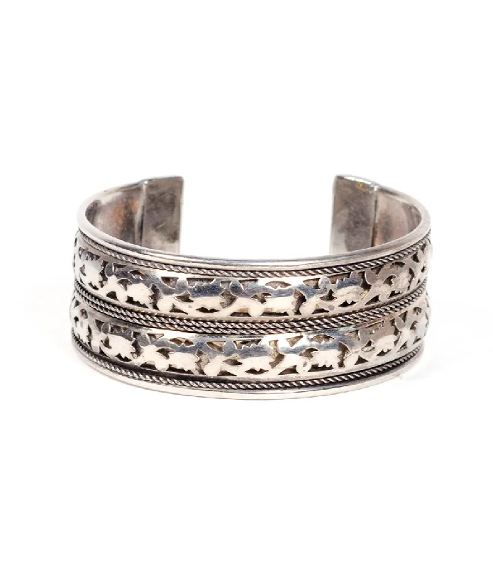 Elegant silver tennis bracelets for women -Carved Leaf Cuff Bracelet