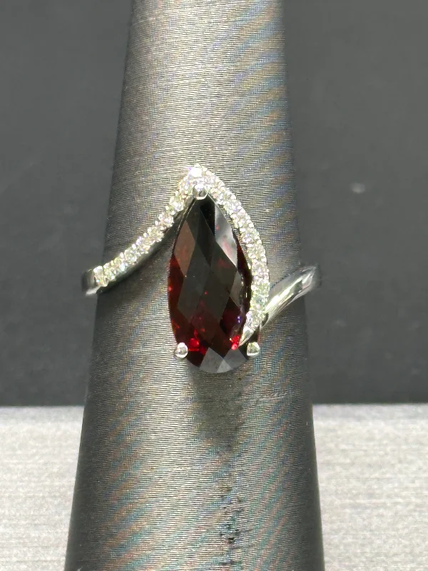 Ladies vintage emerald ring -14K White Gold Garnet Diamond Ring