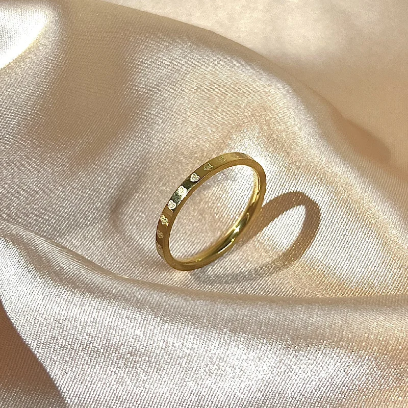 Golden Full Circle Love Heart-Shaped Ring